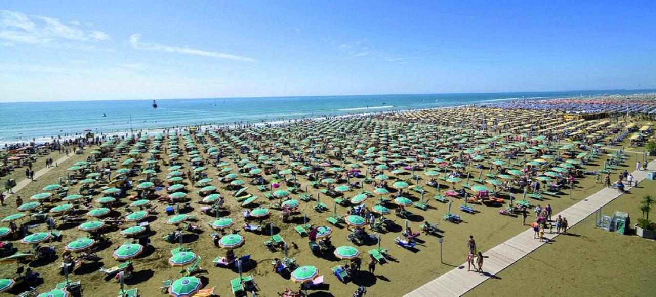 Bright Sea Front With Balcony Bibione