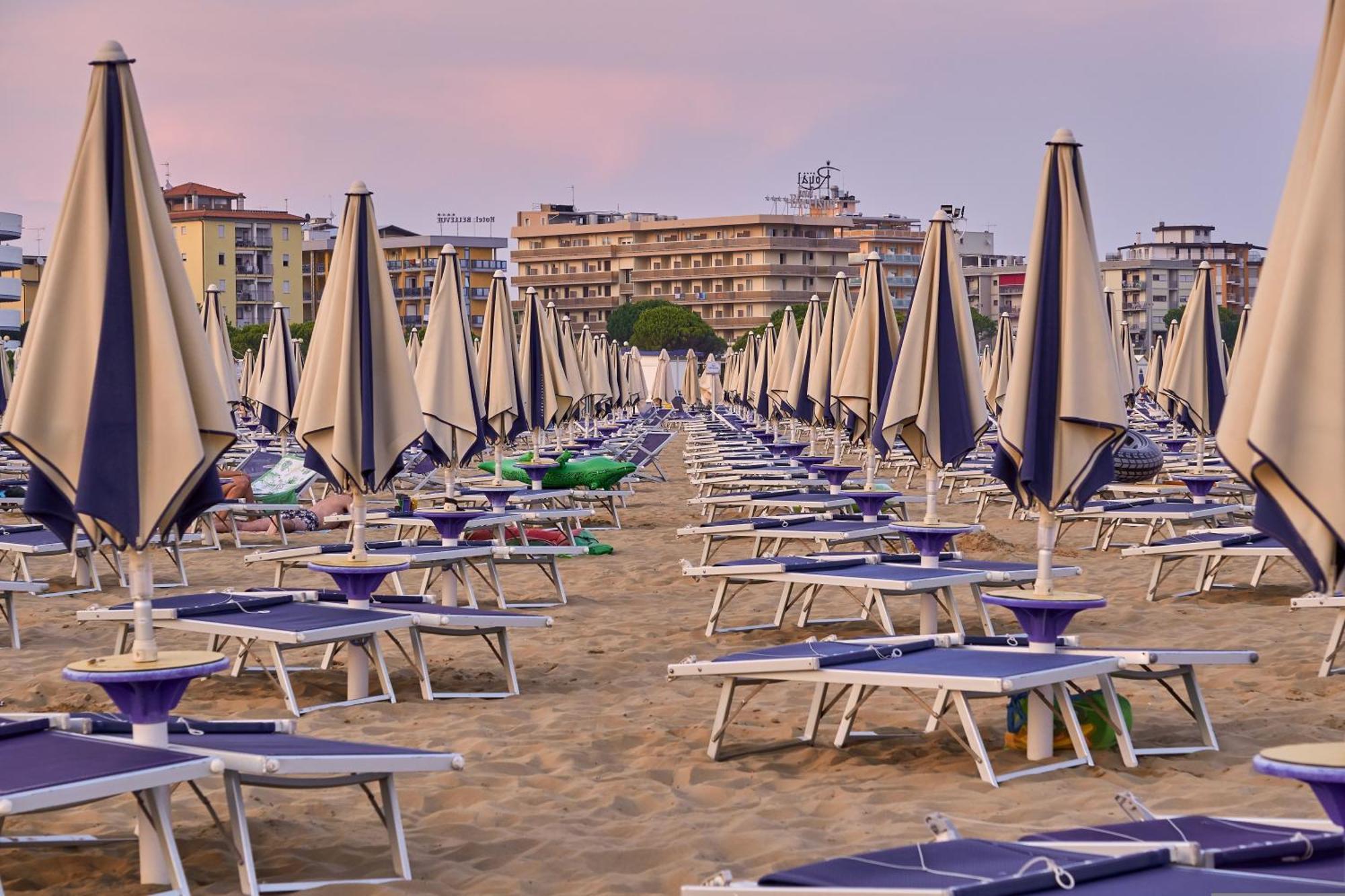 Bright Sea Front With Balcony Apartment